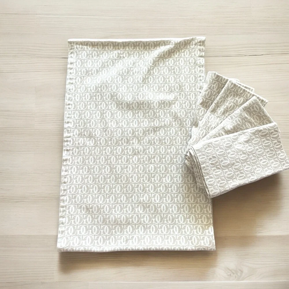 WILLIAMS SONOMA Grande Cuisine Monogram Jacquard Table Runner Plus 4 Nap…